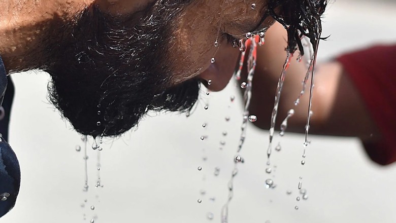 What's making October unusually warm in Karachi?