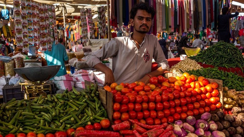 Pakistan's inflation drops to 7.2% in October, lowest in four years