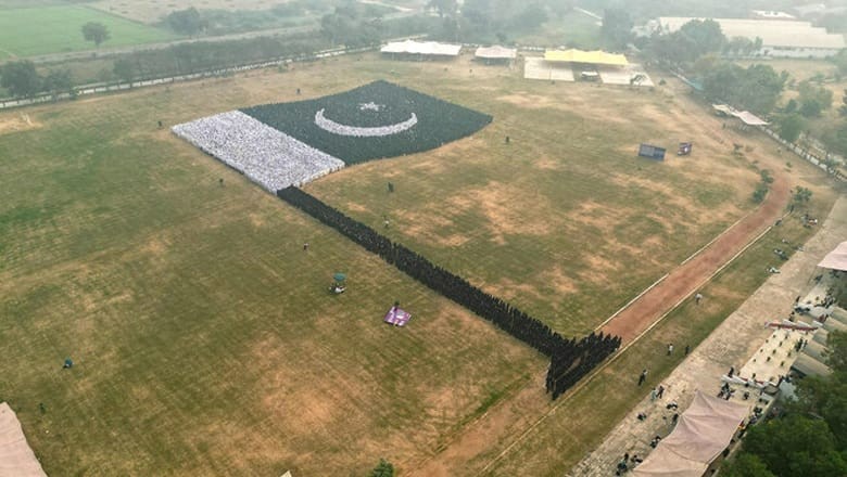 Pakistan smashes Indian record for largest human flag
