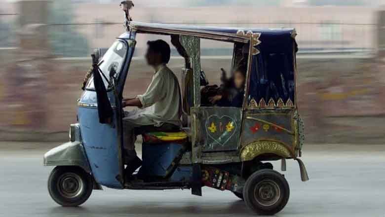 Karachi rickshaw driver killed over dispute on wrong parking