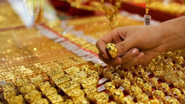 Gold edges up in local, global markets