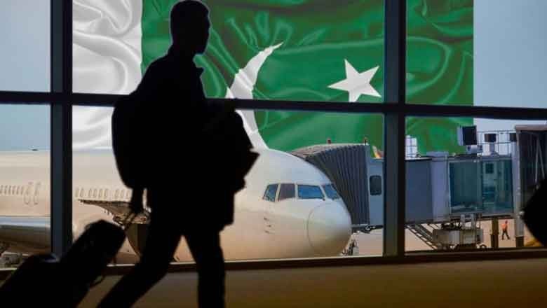 Over 70% of Pakistan's youth want to stay in their country: survey