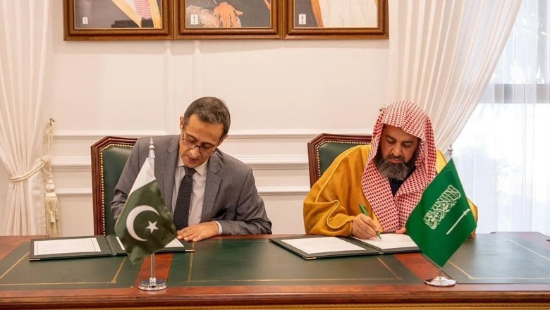 Pak-Saudi pact signed for Holy Quran translation and publication