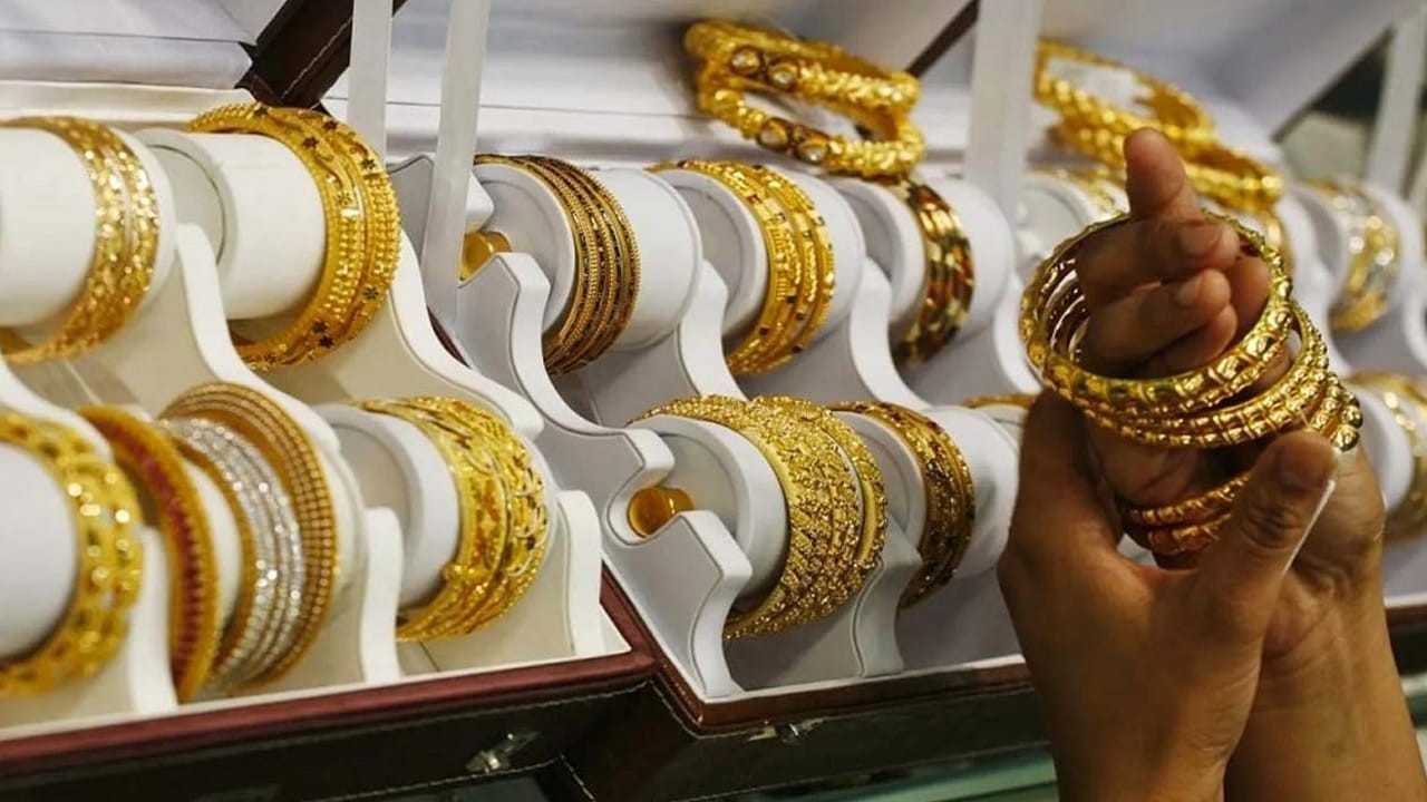 Gold prices fall in Pakistan