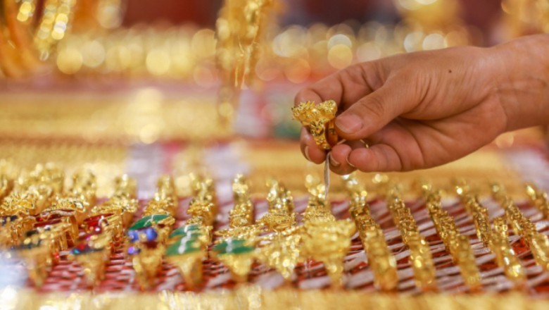 Gold prices see minor decline in Pakistan