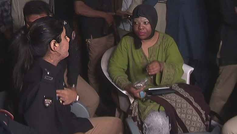 "Call my husband Nidal," US woman in Karachi insists on speaking to her boyfriend