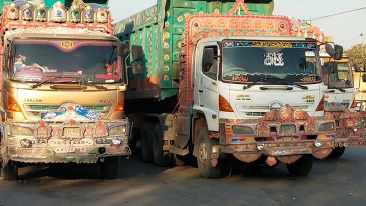 Sindh minister orders crackdown on illegal dumpers in Karachi amid rising accidents