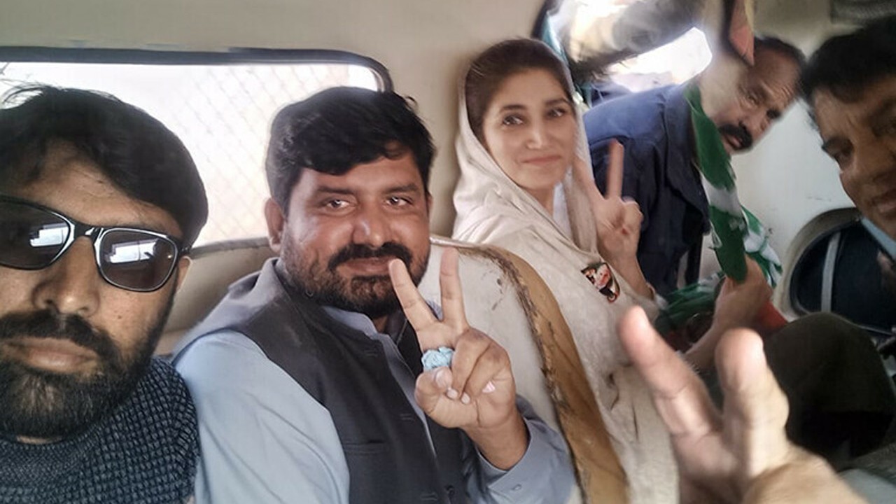 Several PTI workers including Meher Bano Qureshi arrested from Multan rally