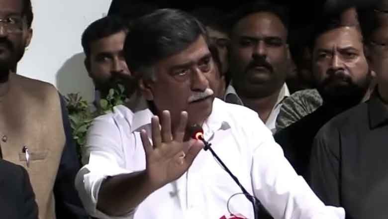 Afaq Ahmed gives Sindh govt 48-hour deadline to ban heavy traffic