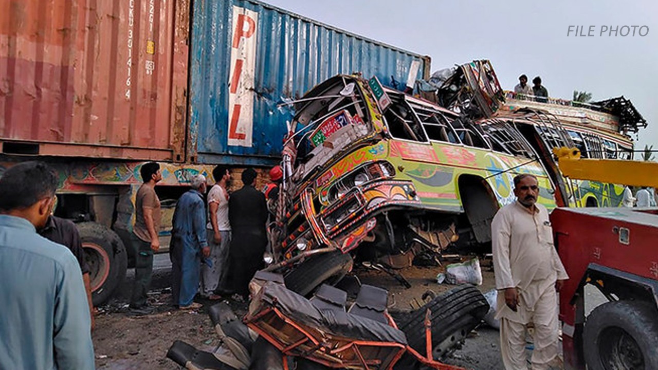 Bus collision with trailer in Nawab Shah claims 6 lives, injures 10