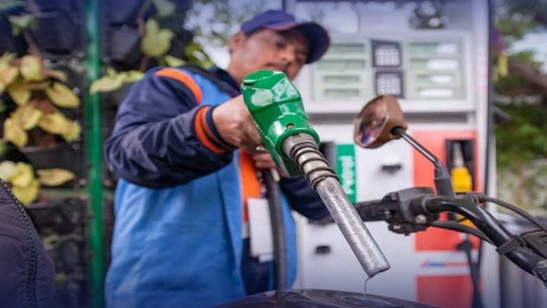 Govt cuts petrol price by Re1 per litre