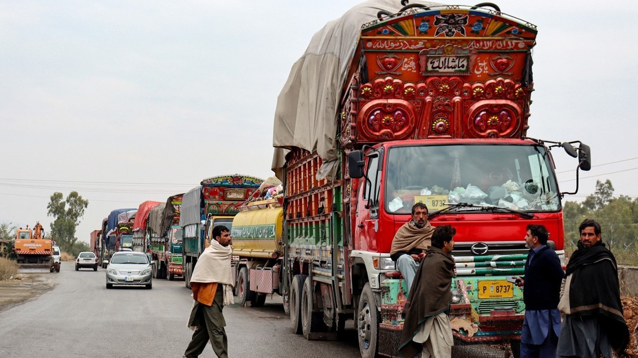 One killed as aid convoy attacked in Kurram