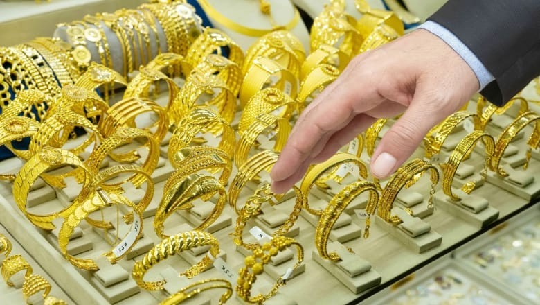 Per tola gold price reaches Rs304,200 in Pakistan