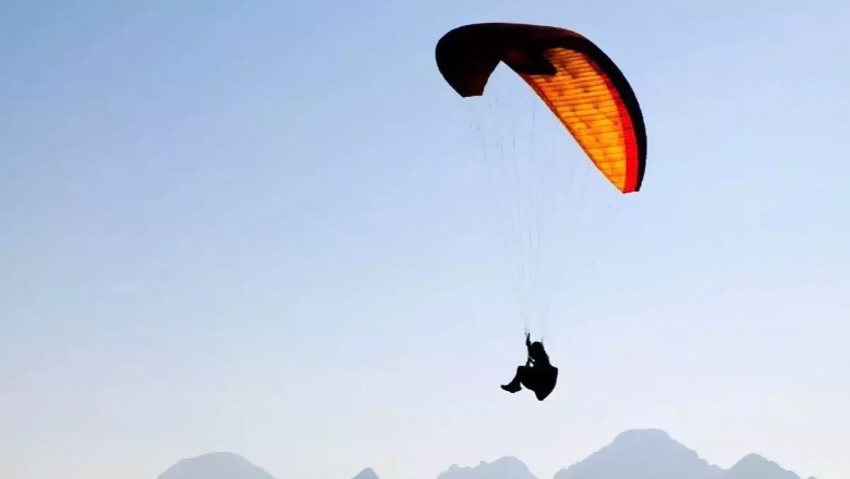 Student paraglides to exam center after running late