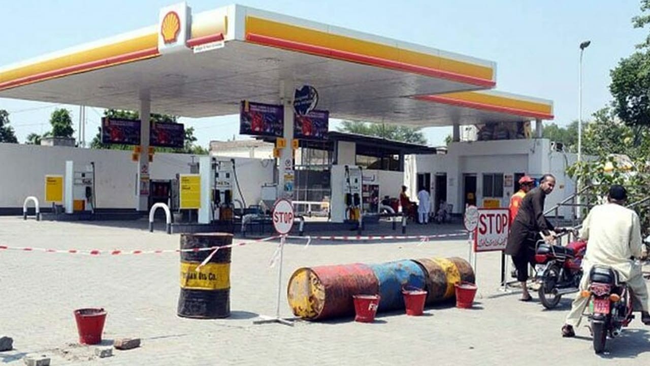 Petroleum dealers threaten strike on March 4