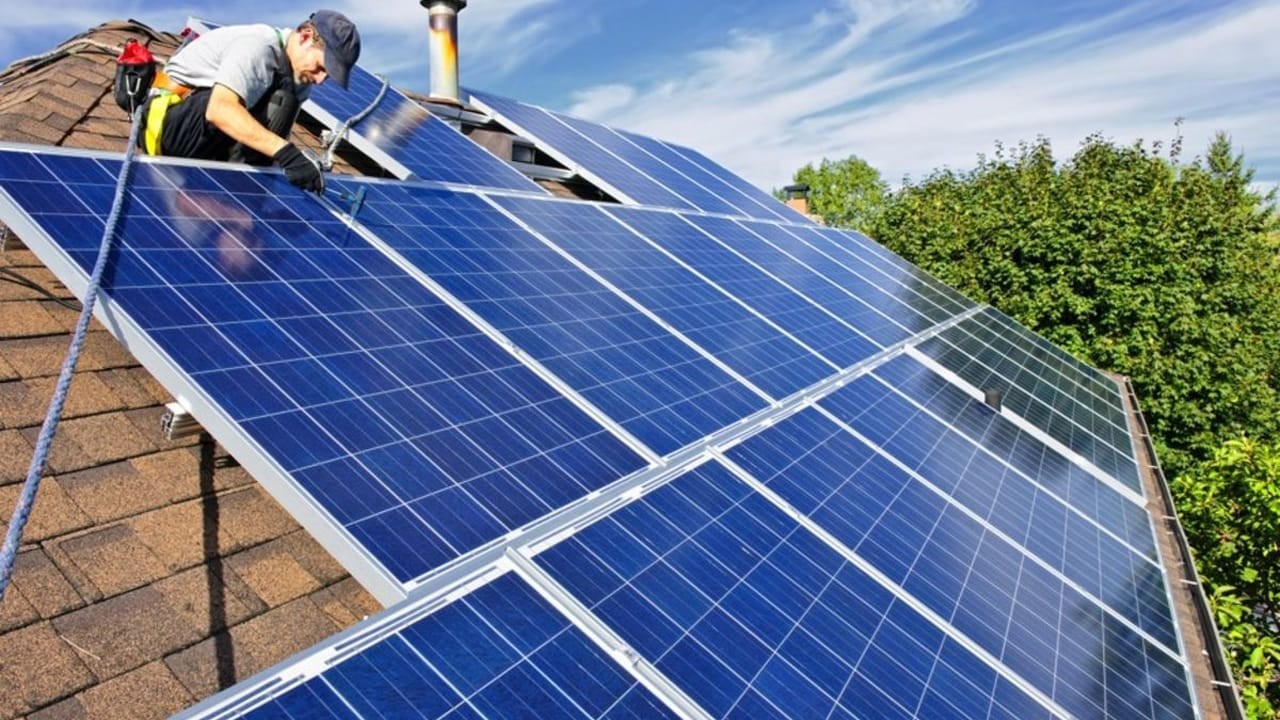 Govt reduces solar net-metering buyback rate to Rs10 per unit