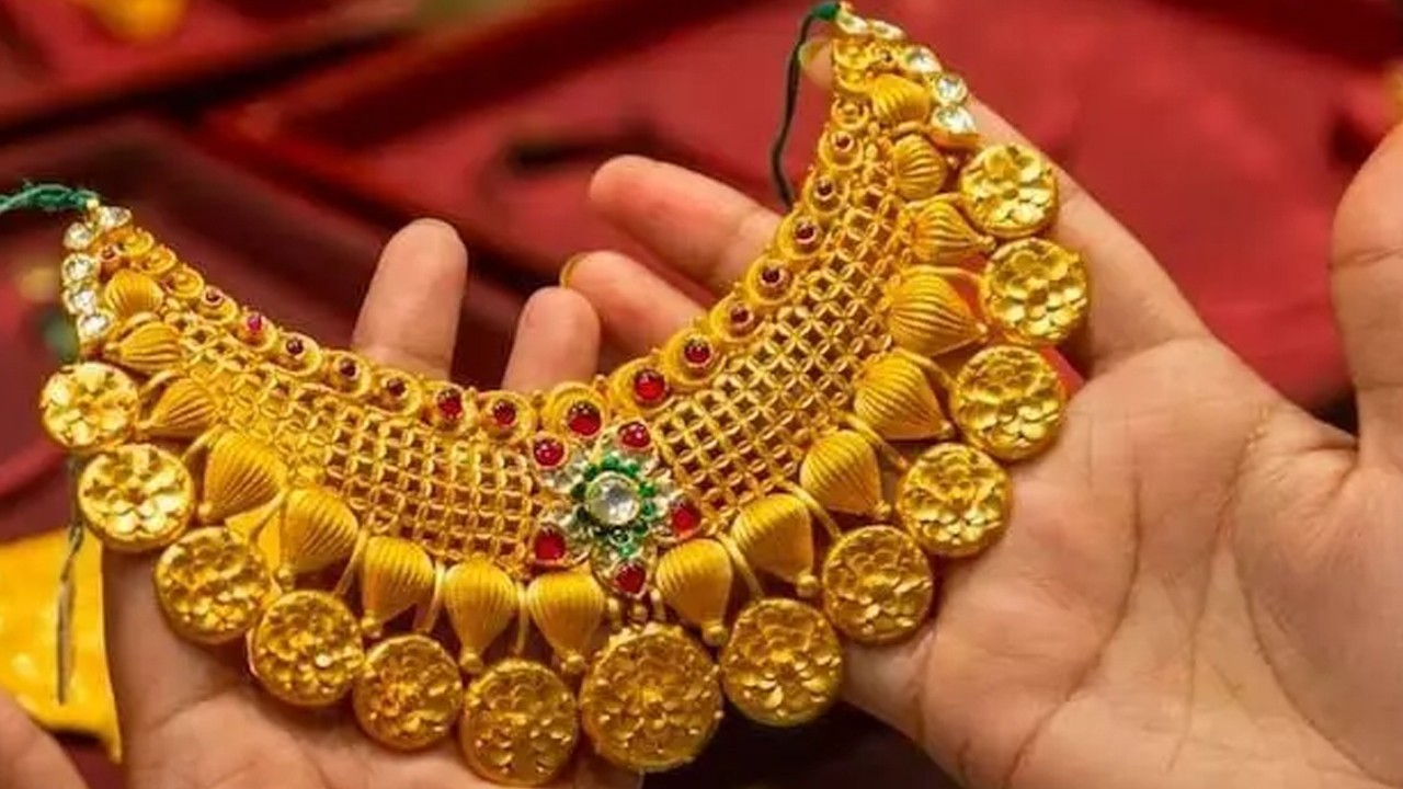Gold Prices Reach Record High in Pakistan