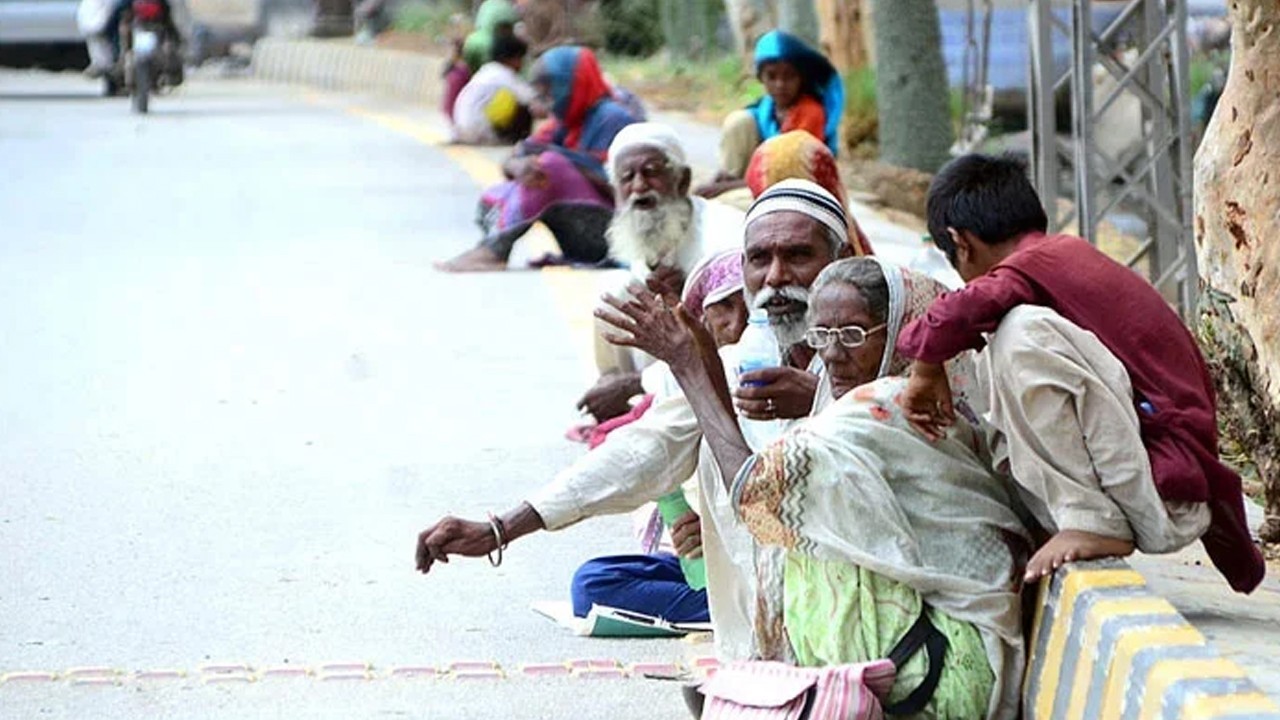220 beggars arrested in Karachi during 22 days of Ramadan