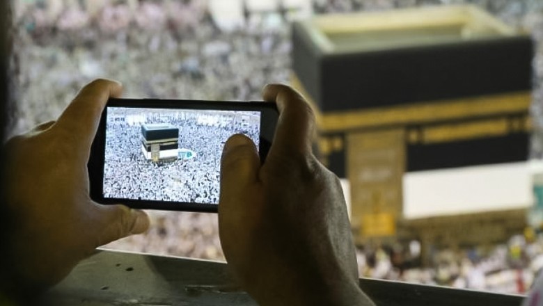Worshippers urged to refrain from using phones, filming women at Two Holy Mosques