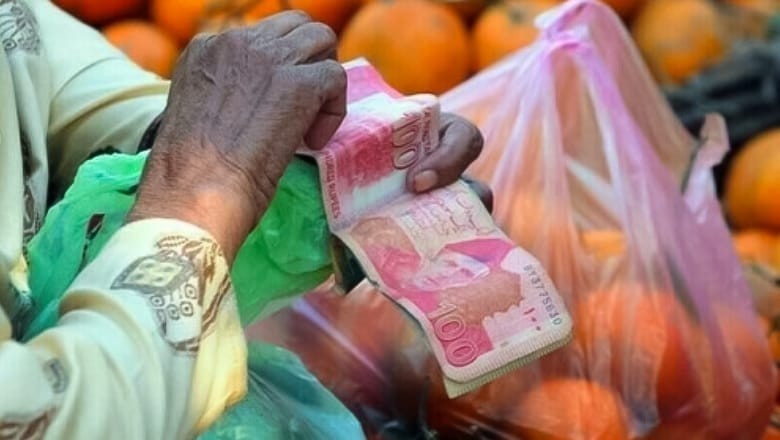 Pakistan’s inflation drops to 0.7% in March, lowest in three decades