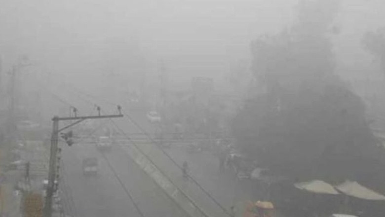 Why did Karachi experience a thick fog blanket last night?