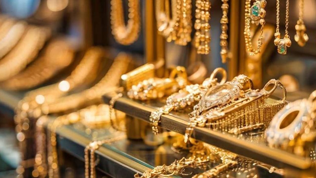 Gold prices surge sharply across Pakistan