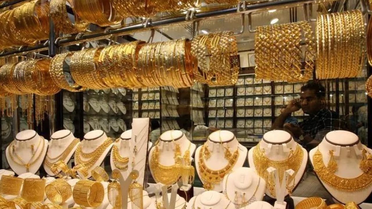 Gold soars to Rs 321,000 per tola in Pakistan