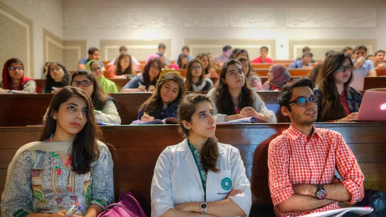 Minimum passing marks for medical students reduced in Pakistan