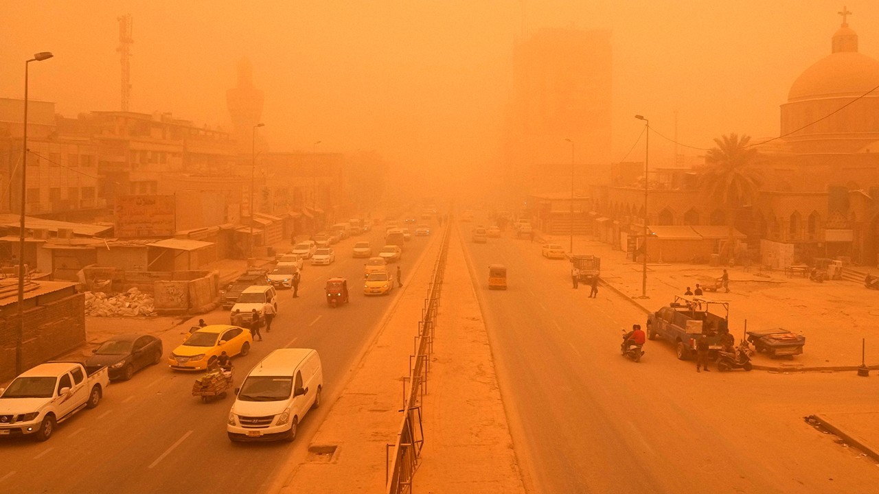 Severe sandstorm disrupts life in Iraq, over 1,000 hospitalised with breathing issues