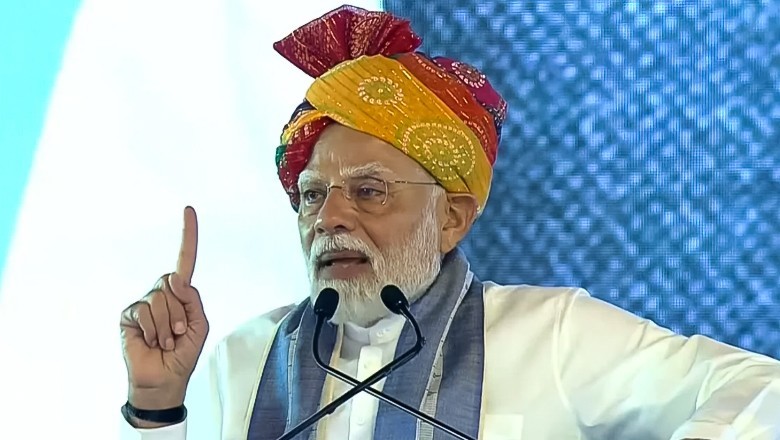 Modi faces flak after using  ‘Muslims fix puncture’ slur during his speech