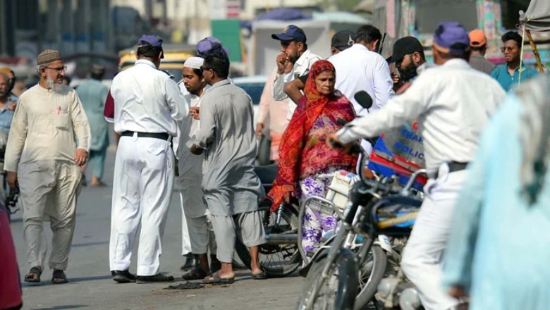 Karachi administration to impose Rs15,000 fine over one-way traffic violations