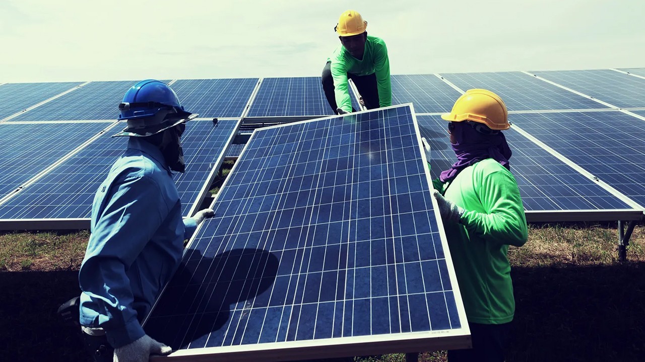 Solar panel, battery prices drop in Pakistan