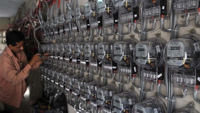 Karachi residents to bear brunt of new KMC charges on electricity bills