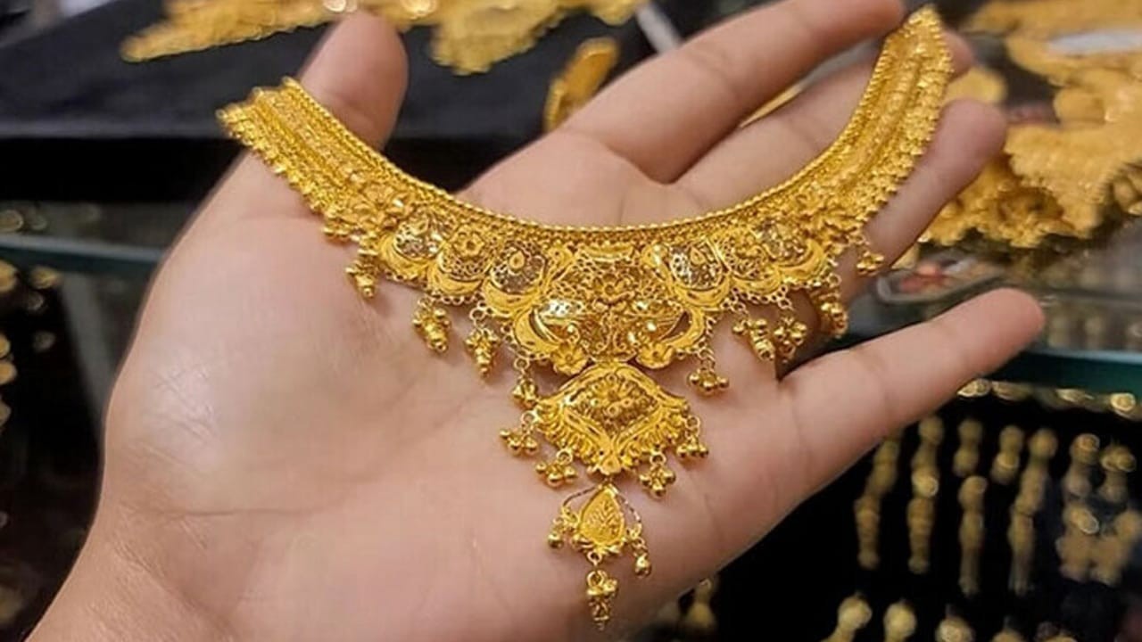 Per tola gold price reaches Rs352,000 in Pakistan