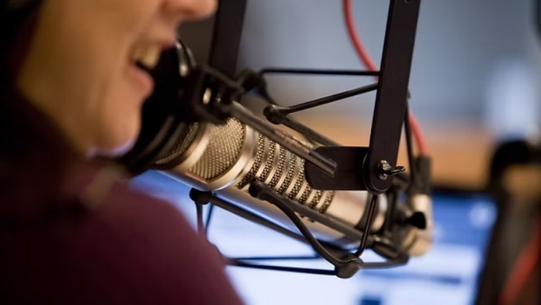 PBA bans Indian songs on Pakistani FM Radio