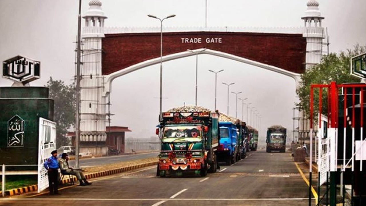 India imposes ban on Pakistani imports amid border tensions