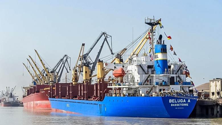 Pakistan closes its ports for Indian flag carriers