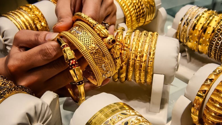Gold prices jump Rs7,800 per tola in Pakistan