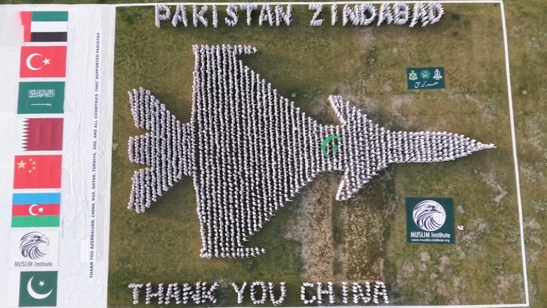 Pakistan organises flash mob to honor PAF, allies for support during conflict with India