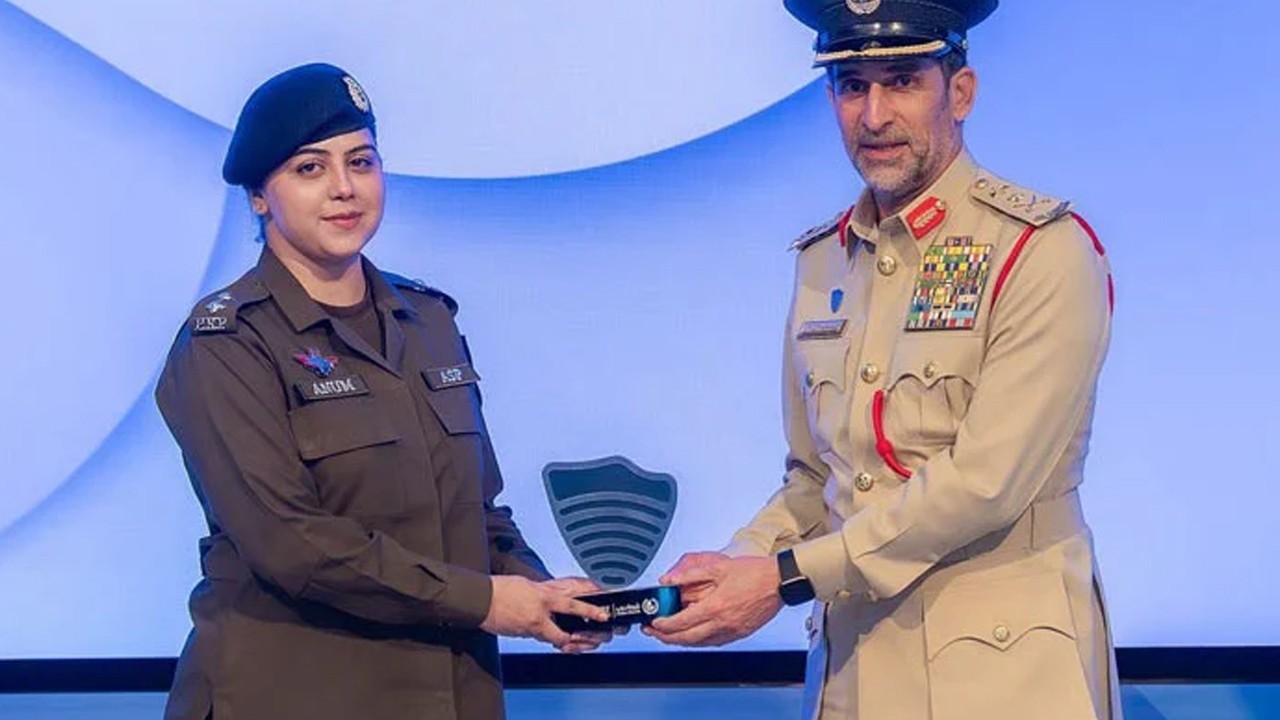 Pakistani female cop Anum Khan wins global award at World Police Summit 2025