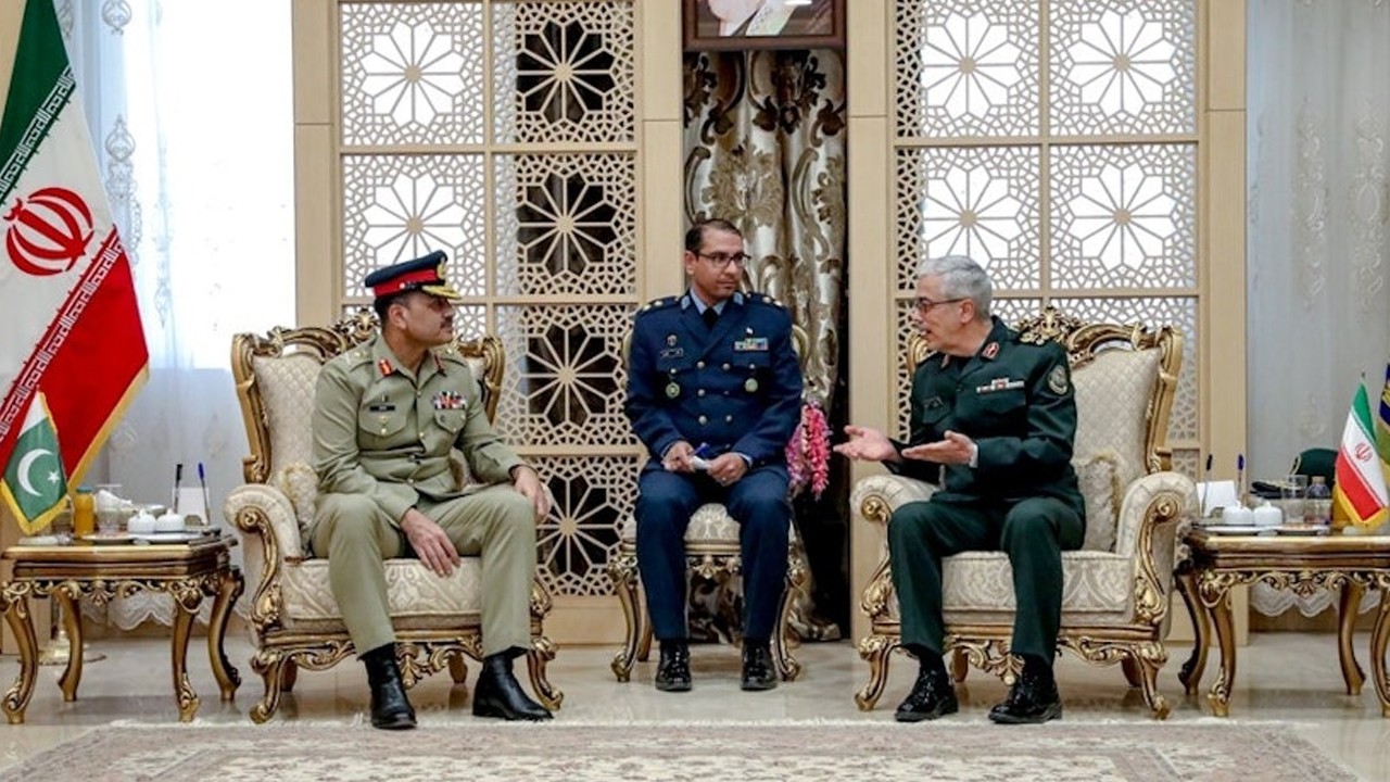 Field Marshal Asim Munir discusses regional, border security with Iranian Military Chief