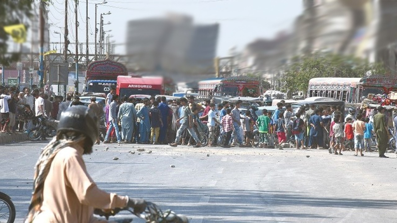Protests erupt in Quaidabad over extended power outages, causing traffic woes