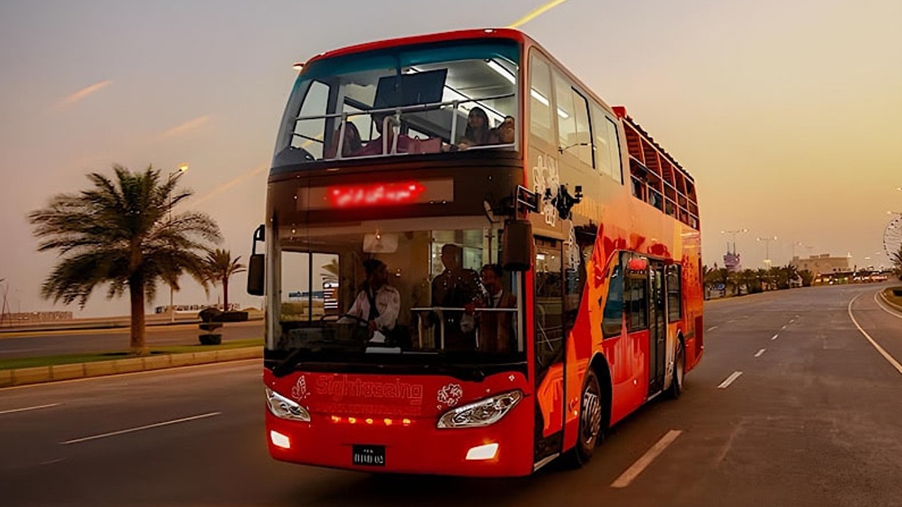 Sindh govt to launch double-decker buses in Karachi next month