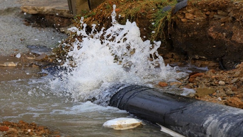 Water pipeline bursts again at University of Karachi