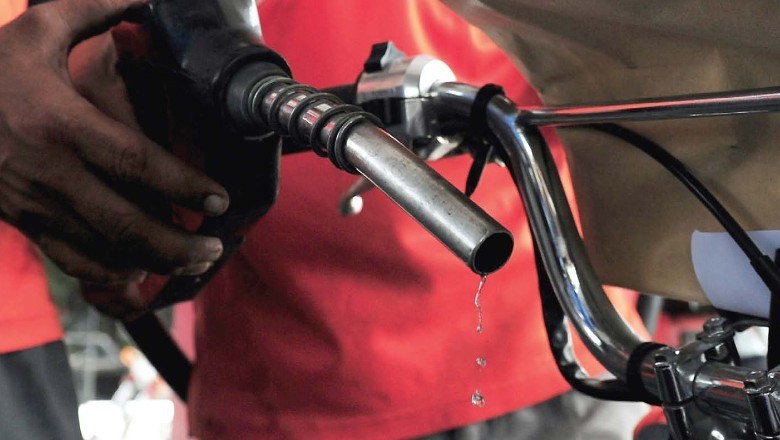 Govt announces Rs 4.80 hike for petrol, Rs 7.95 for diesel