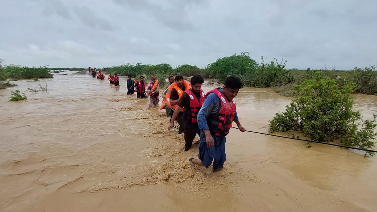 Flash floods, heavy rain kill 64 Pakistanis in a week