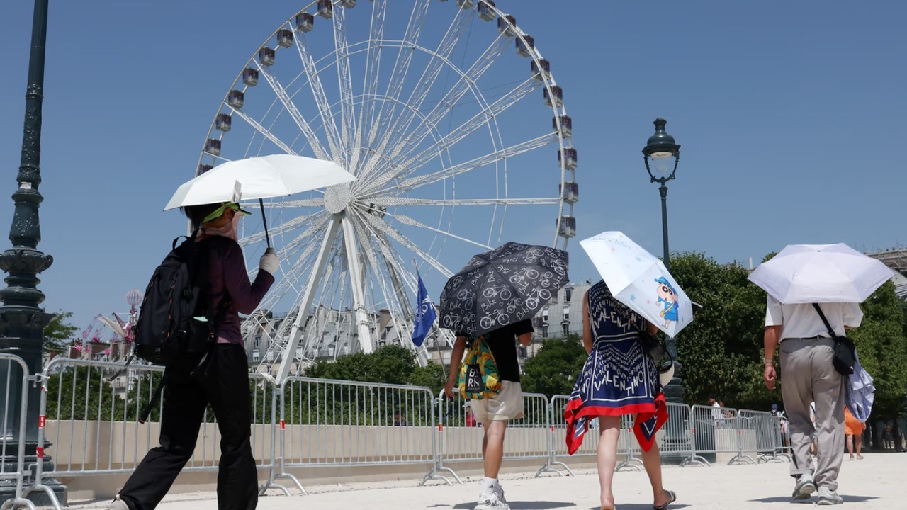 Europe battles deadly heatwave, eight dead