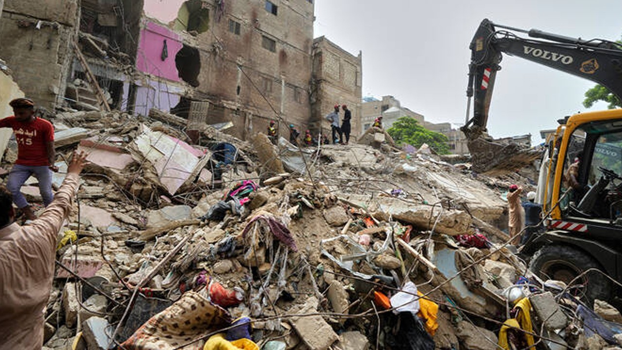 Displaced families to be accommodated in hotels, death toll rises to 16 after Lyari building collapse