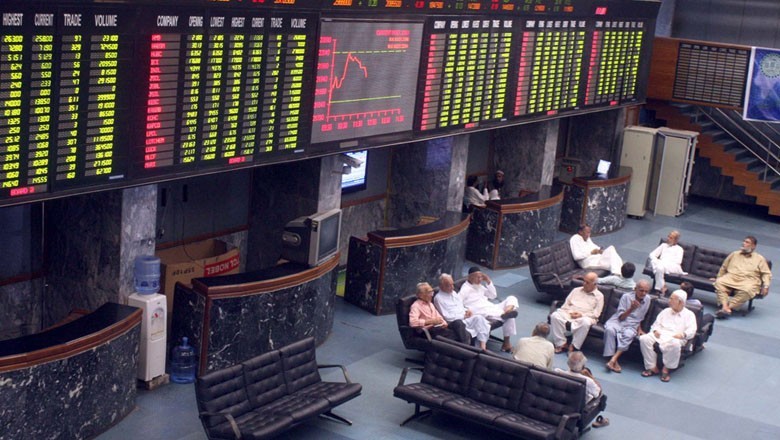 Shares cross 135,500 mark amid positive economic indicators