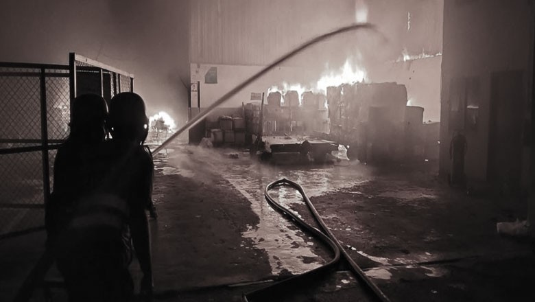 Massive fire erupts in cargo area of Lahore Airport